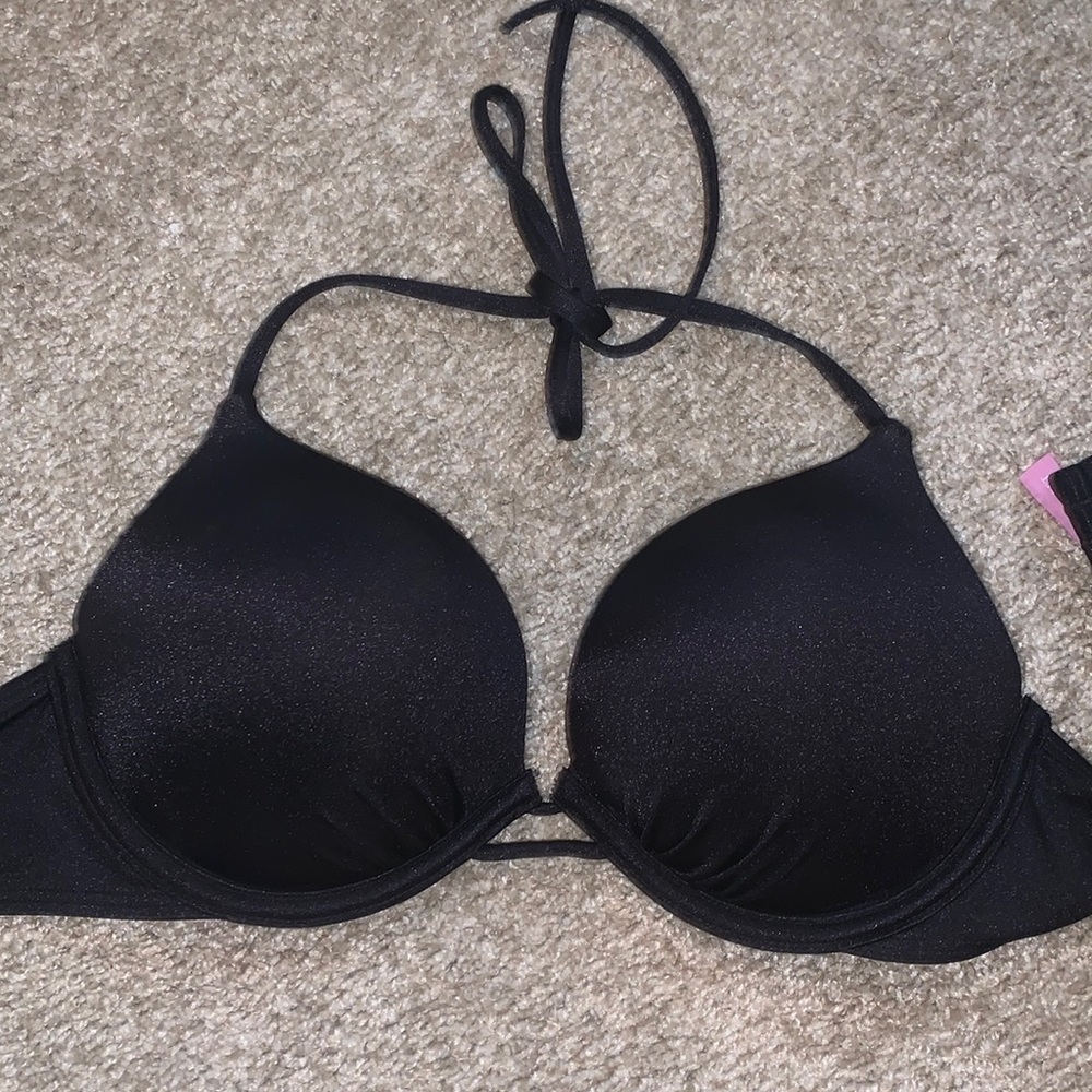 Bombshell Victoria’s Secret black shine bikini